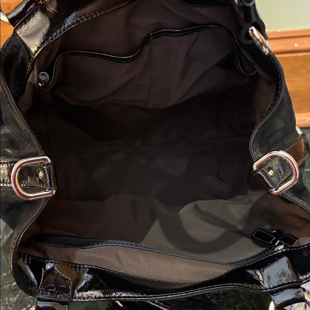 Cole Haan printed Black Leather Handbag with long strap - Picture 4 of 5